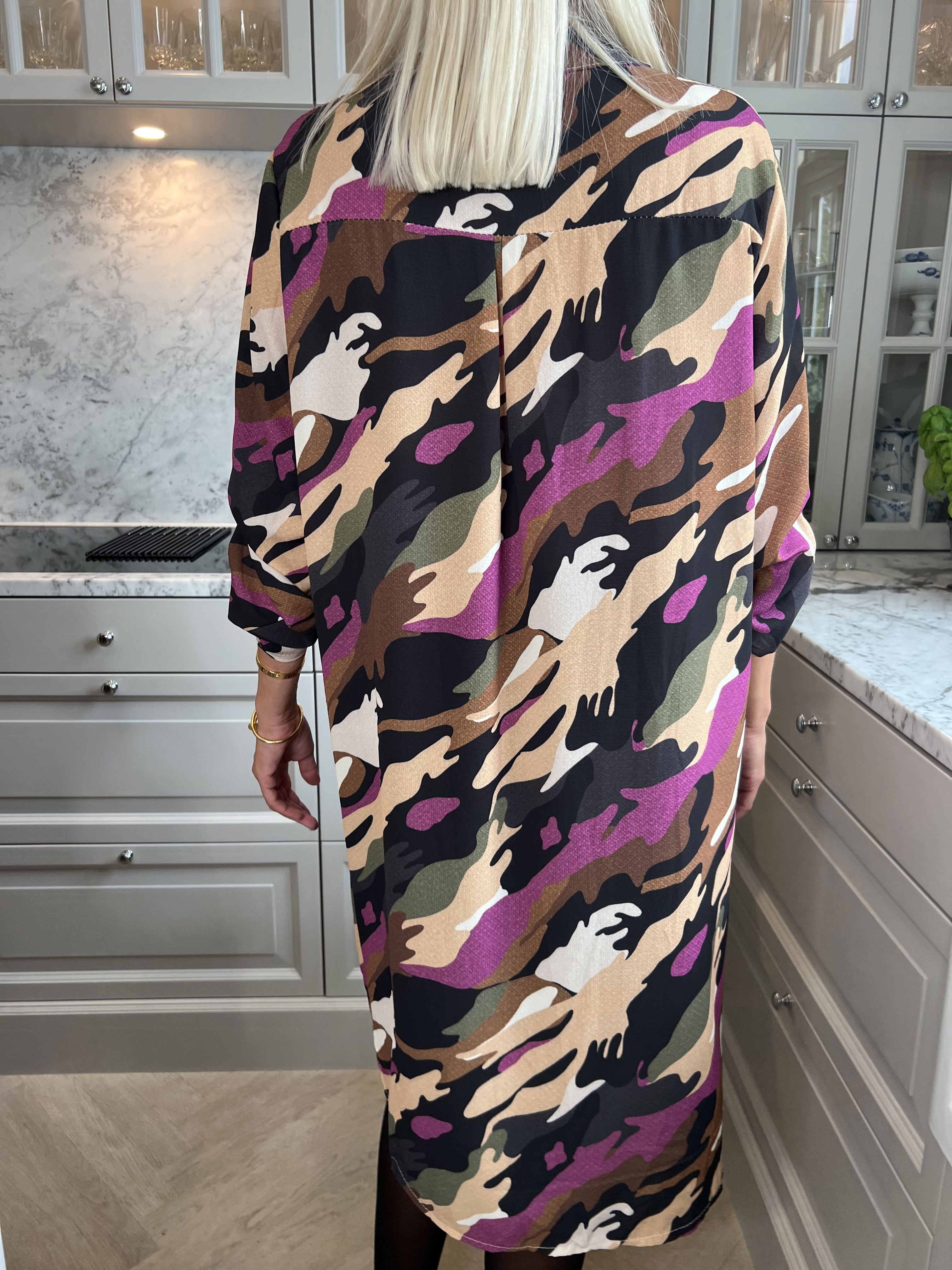 Vanesa Dress Camo - Let og luftig kjole med camouflageprint